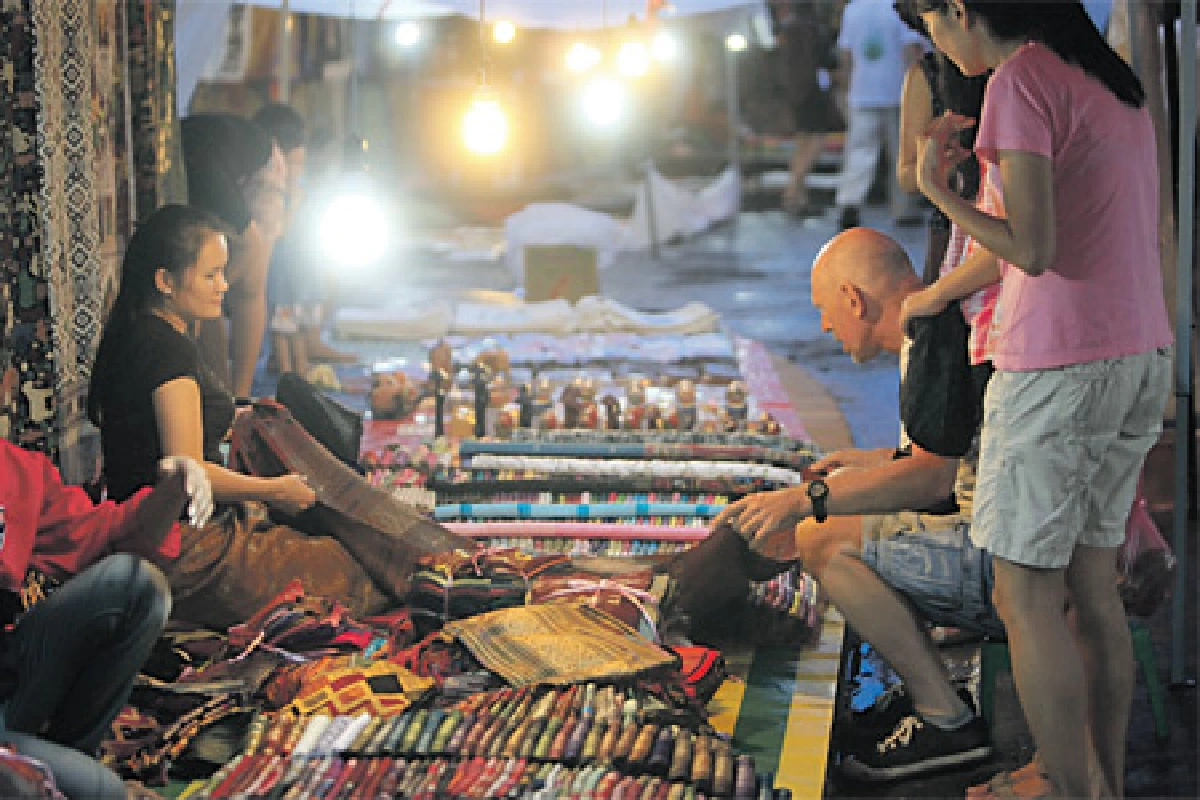 ไม่กี่คืนในลาว