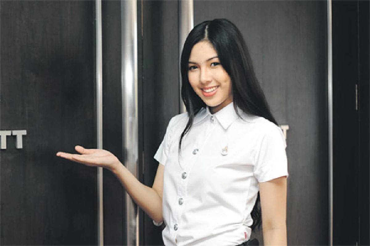 สวยเฉียบคม โบลว์เนาวรัตน์ จิตตะยโศธร