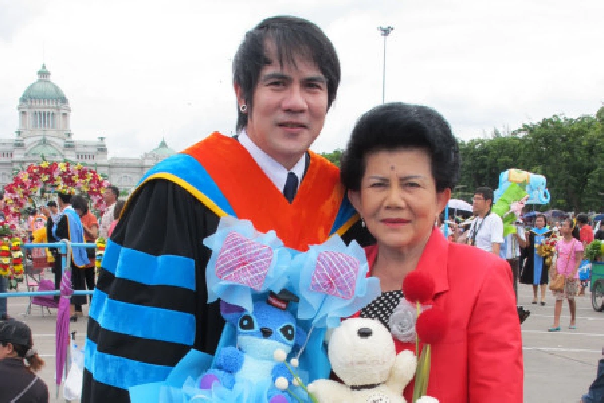 "ต่อ วงทู"ปลื้มคว้าด๊อกเตอร์สมใจ