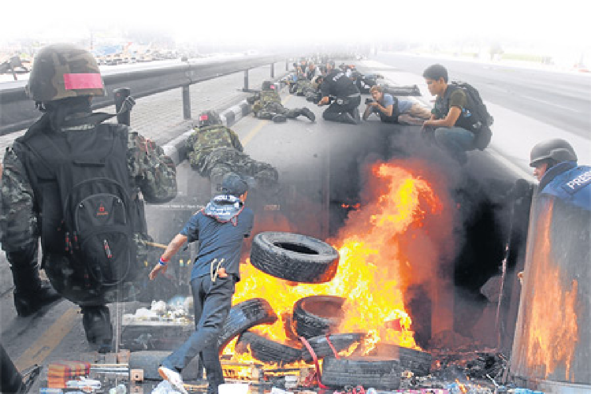 ดีเอสไอลากกองทัพทางผ่านถึง'อภิสิทธิ์' ดีเอสไอลากกองทัพทางผ่านถึง'อภิสิทธิ์'