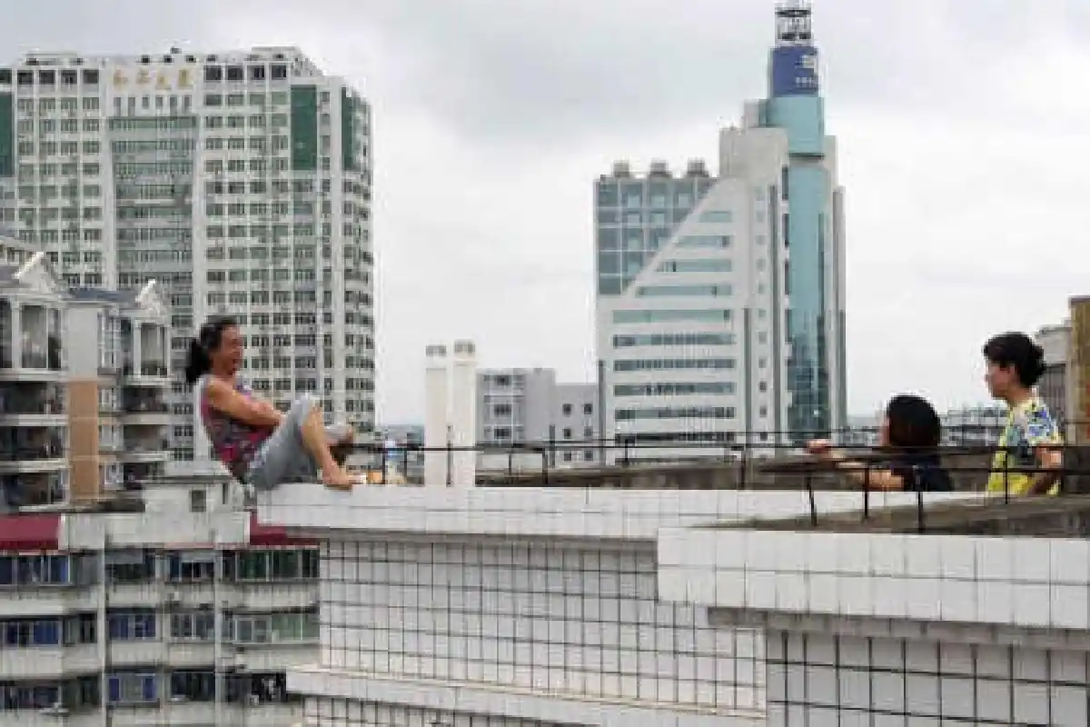 ระทึก! ภาพนาทีชีวิตสาวใหญ่กระโดดตึก9ชั้น