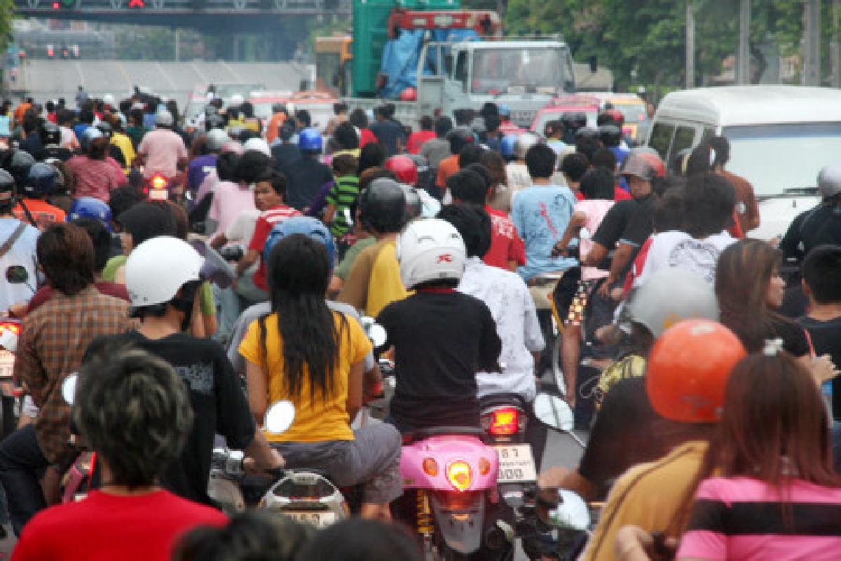 ตร.ปทุมฯเดินหน้ากวาดล้างเด็กแว้น ตร.ปทุมฯเดินหน้ากวาดล้างเด็กแว้น