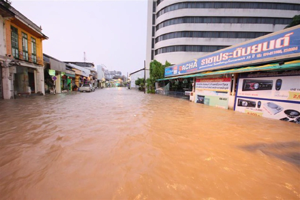 Massive downpour leaves Phuket reeling
