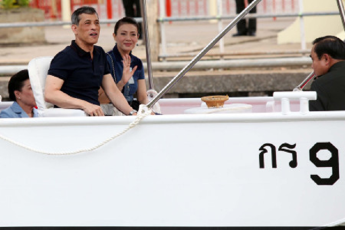 พระบรมฯเสด็จทอดพระเนตรการป้องกันอุทกภัย พระบรมฯเสด็จทอดพระเนตรการป้องกันอุทกภัย