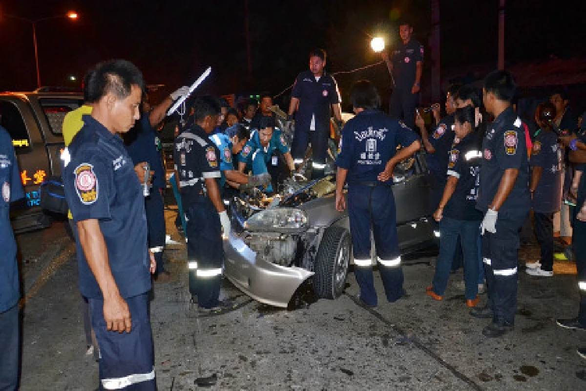 หนุ่มวิศวะฯซิ่งเก๋งชน 6 ล้อดับ