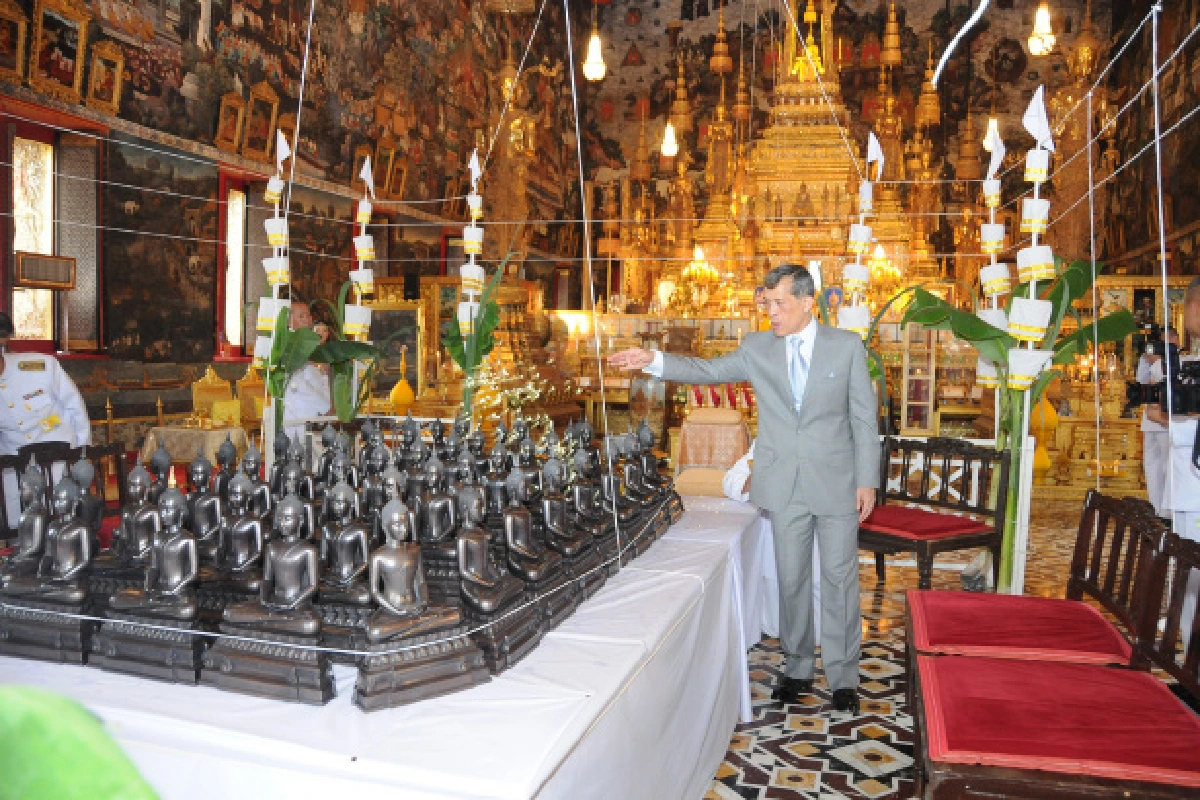 พระบรมฯทรงประกอบพิธีพุทธาภิเษก