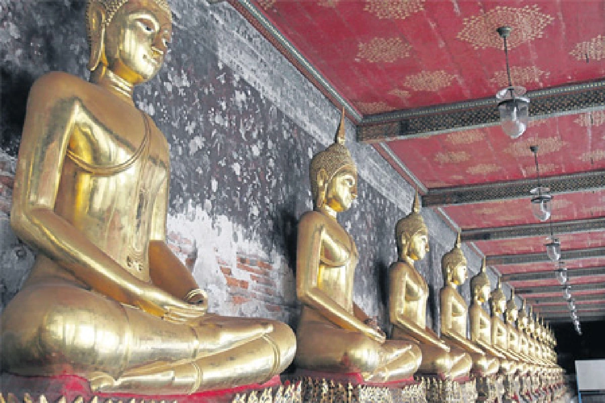 พระครูพิสุทธิวรากร เที่ยวสุทัศน์ วัดพระกริ่ง