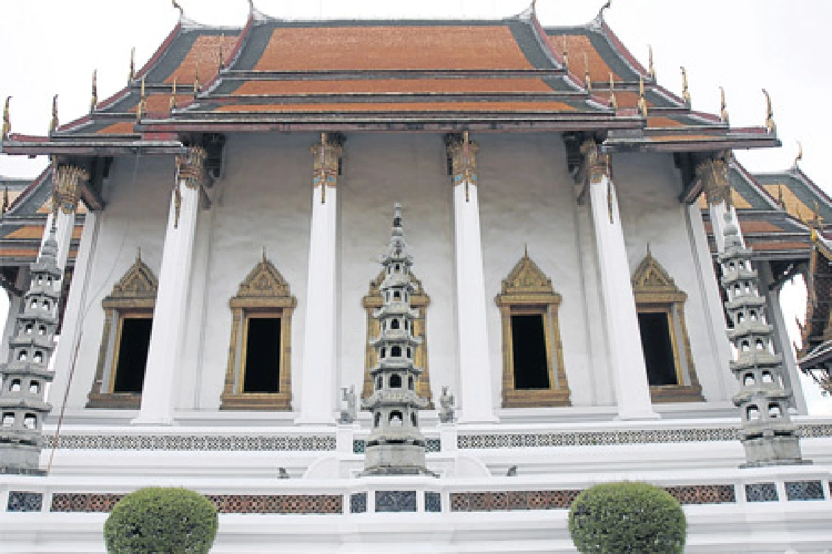 พระครูพิสุทธิวรากร เที่ยวสุทัศน์ วัดพระกริ่ง