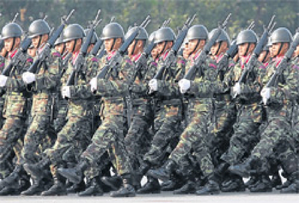 โยกย้ายทหาร เพื่อไทยแตกคอ "กองทัพ"