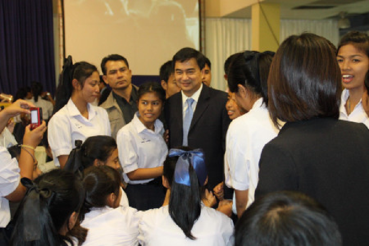 มาร์คจี้ยิ่งลักษณ์อย่าหนีดับไฟใต้ มาร์คจี้ยิ่งลักษณ์อย่าหนีดับไฟใต้