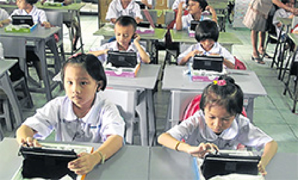 'แท็บเล็ต'ไฟดูดเรื่องปกติ แจกม1.อีก7แสนเครื่อง
