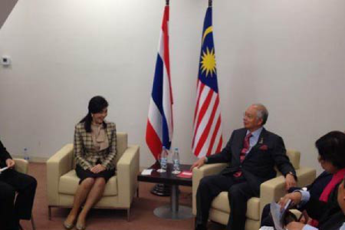 ยิ่งลักษณ์ยันไทย-มาเลย์สัมพันธ์ดีจับมือแก้ปัญหา ยิ่งลักษณ์ยันไทย-มาเลย์สัมพันธ์ดีจับมือแก้ปัญหา