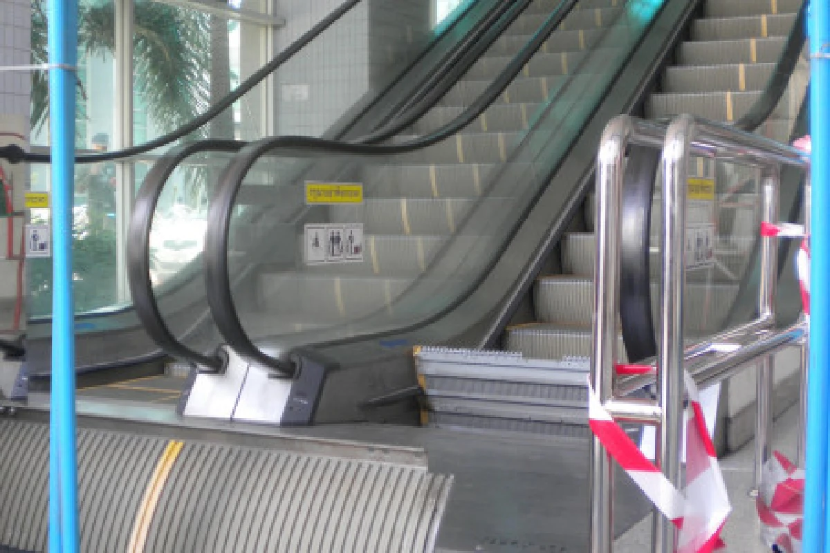 สลดบันไดเลื่อนรพ.หนีบขาเด็ก3ขวบขาด