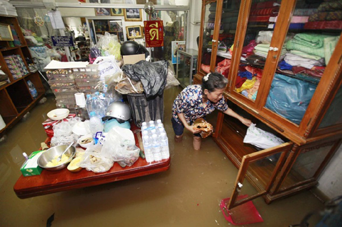 Plan B for flooded Sukhothai