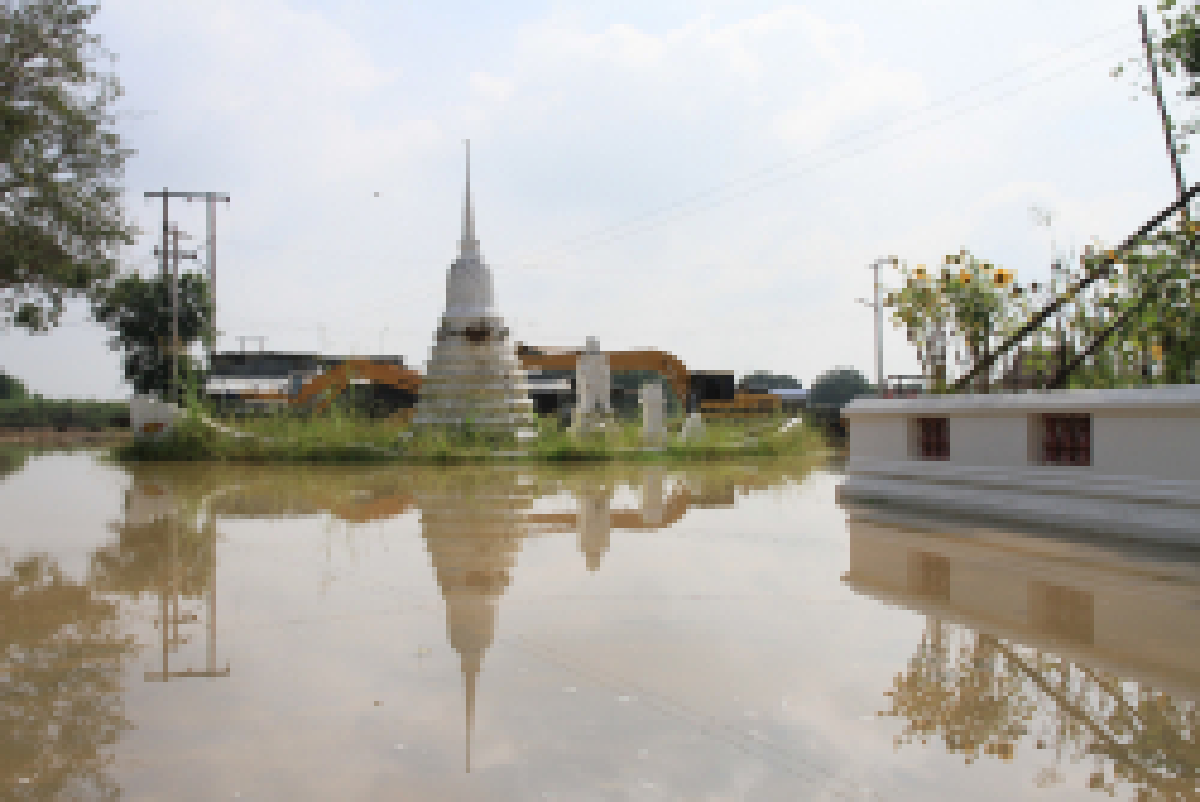 บางบาลยังอ่วมขนของหนีน้ำอลหม่าน