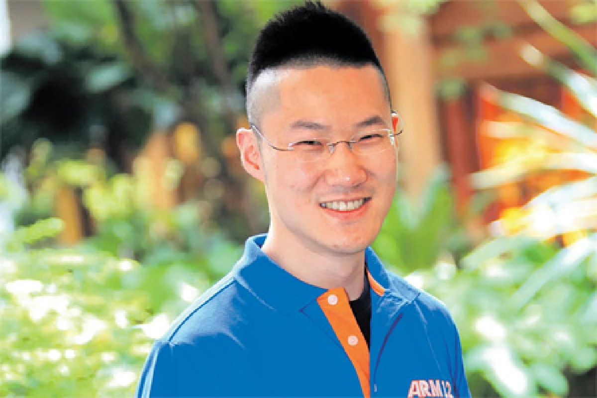 นพพล เตชะพันธ์งาม ทำงานได้ทุกที่ที่มีอินเทอร์เน็ต