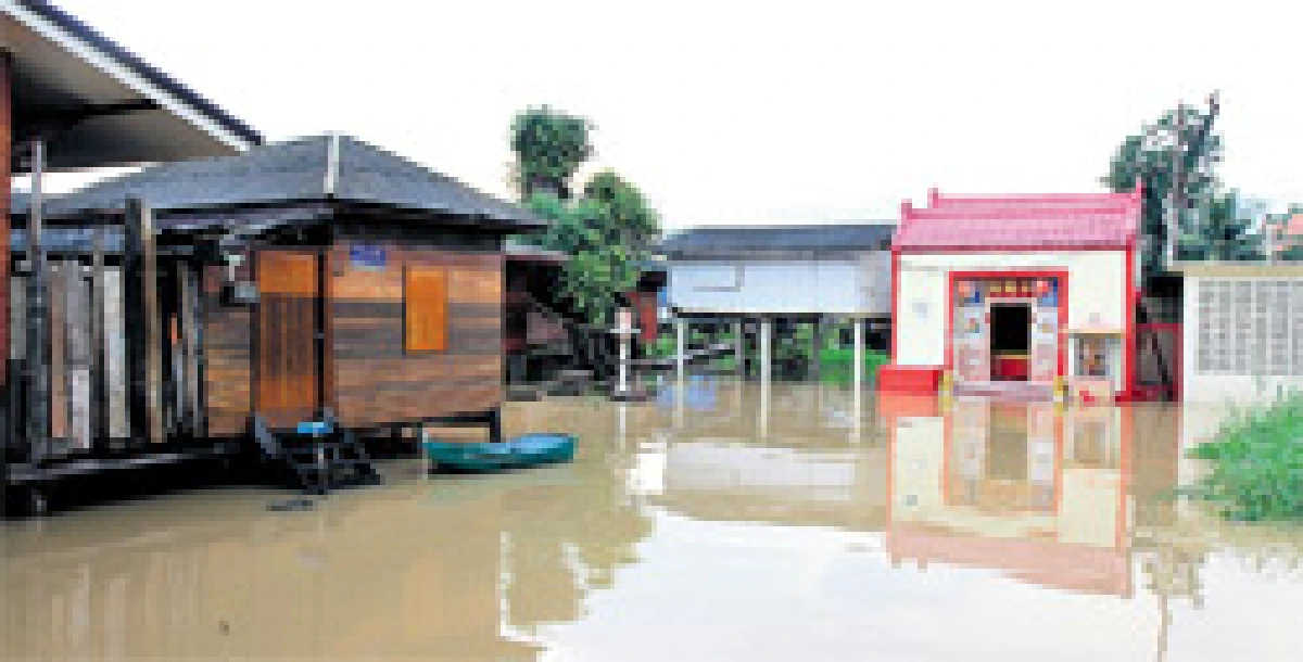 กทม.พร่องน้ำคลองสายหลักรับฝนถล่ม