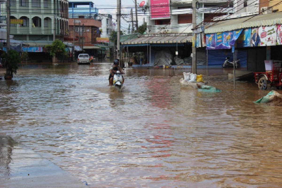 ระดมอุดรอยรั่วกู้สุโขทัยท่วมรอบสอง