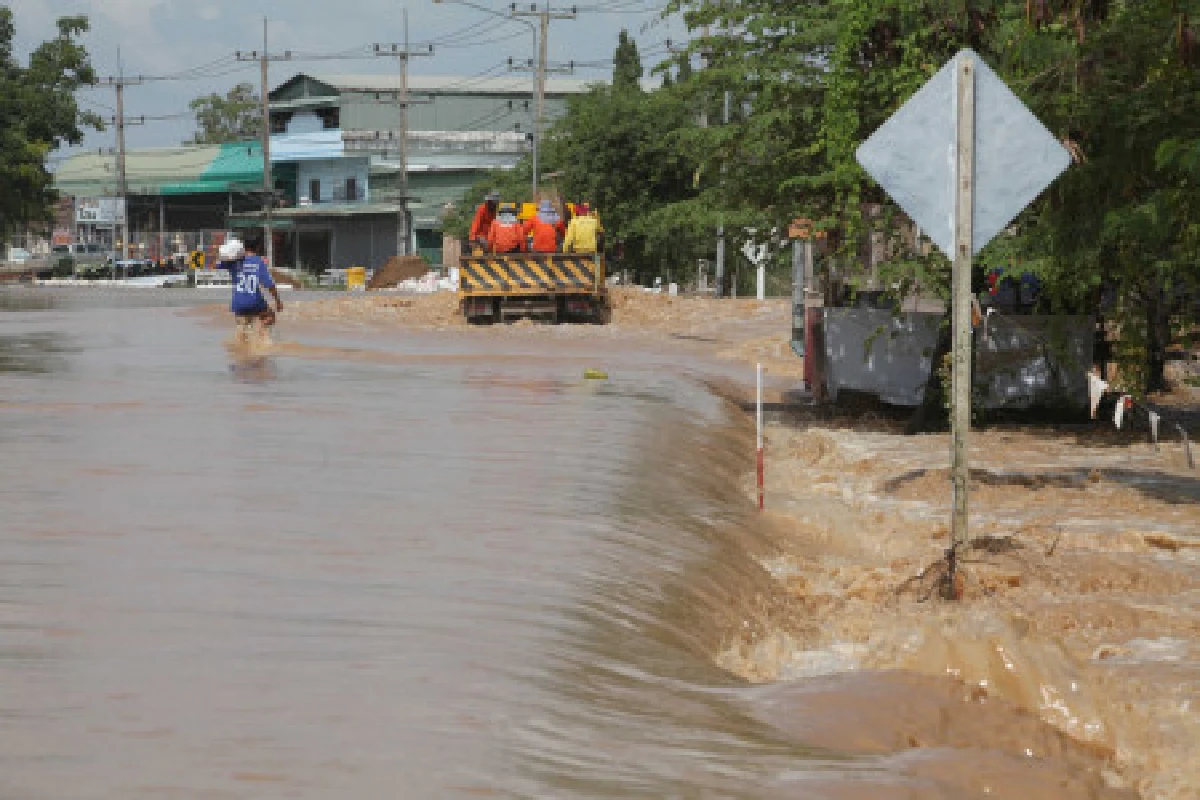 ระดมอุดรอยรั่วกู้สุโขทัยท่วมรอบสอง