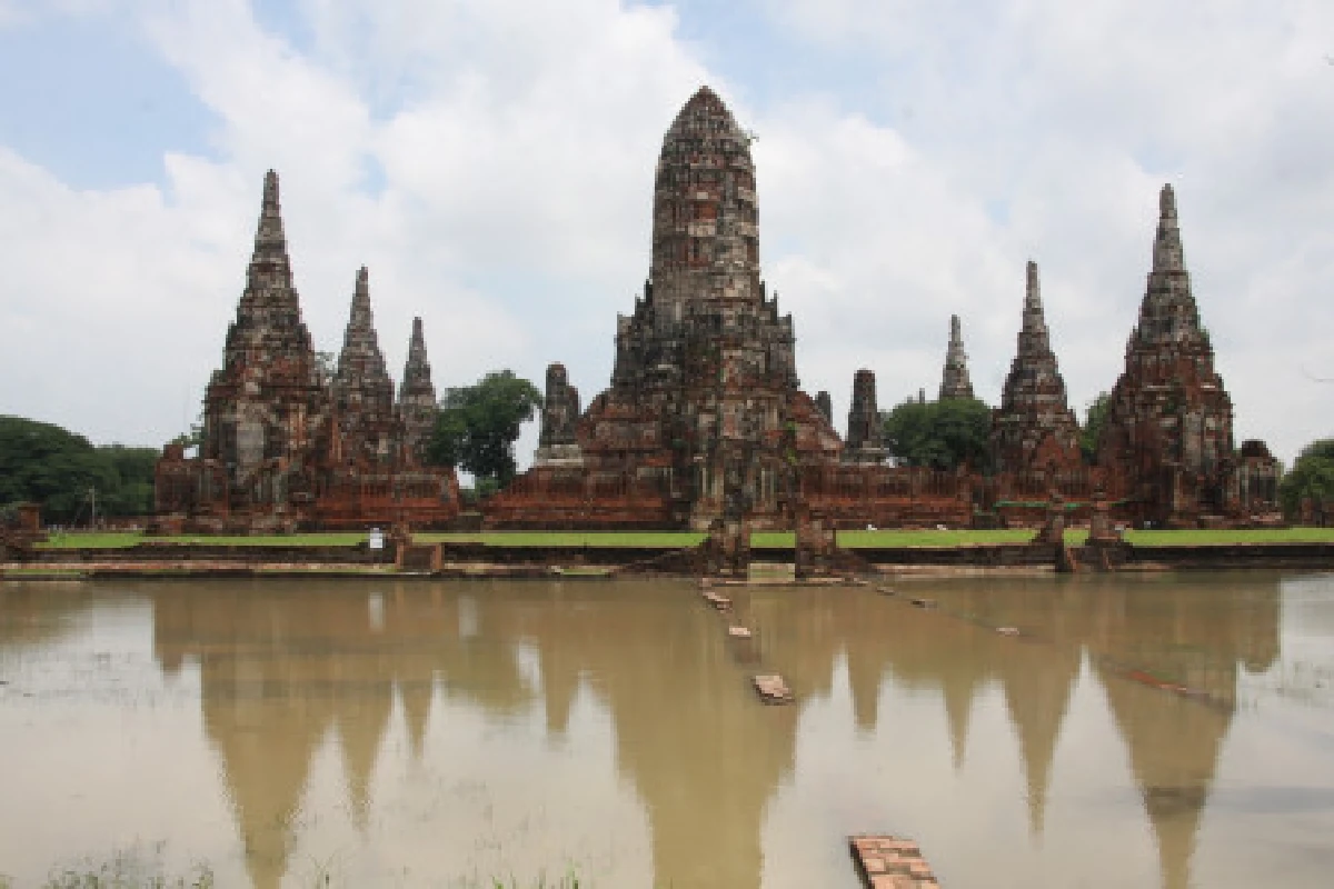 ฝนถล่มวัดไชยวัฒนารามท่วม50ซม.