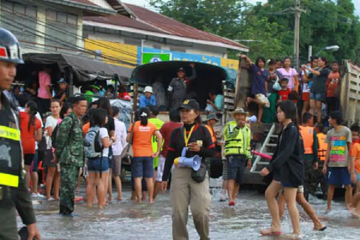 ฝนถล่ม!ปราจีนน้ำท่วมกว่า 100 หลังคา