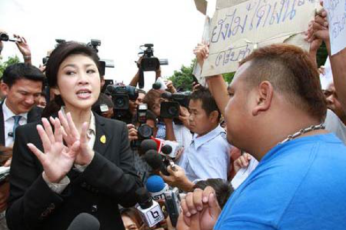 ปูสั่งกบอ.ติดตามน้ำท่วม24ชม. ปูสั่งกบอ.ติดตามน้ำท่วม24ชม.