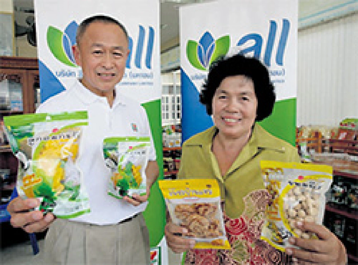 แกะสูตรขนมท้องถิ่น'แม่สมาน'พลิกแบรนด์เมืองเพชรฯ ขึ้นเซเว่นฯ