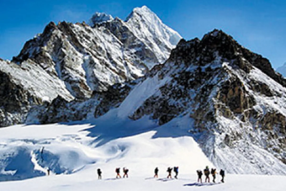 หิมะถล่มหิมาลัยนักปีนเขาตาย9ศพ