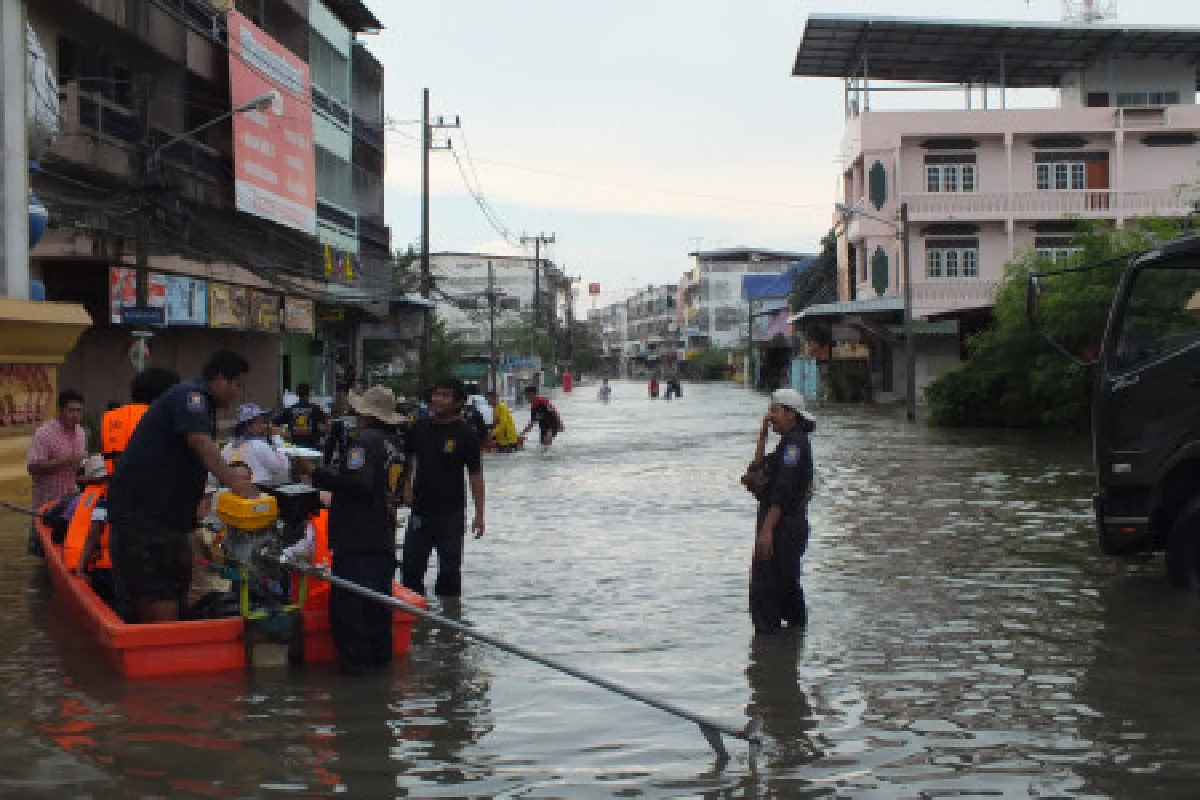 น้ำป่าทะลักศรีมหาโพธิ์ท่วมสูง90ซม.