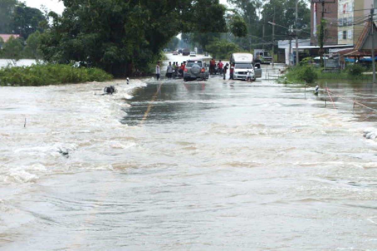 น้ำป่าทะลักศรีมหาโพธิ์ท่วมสูง90ซม.