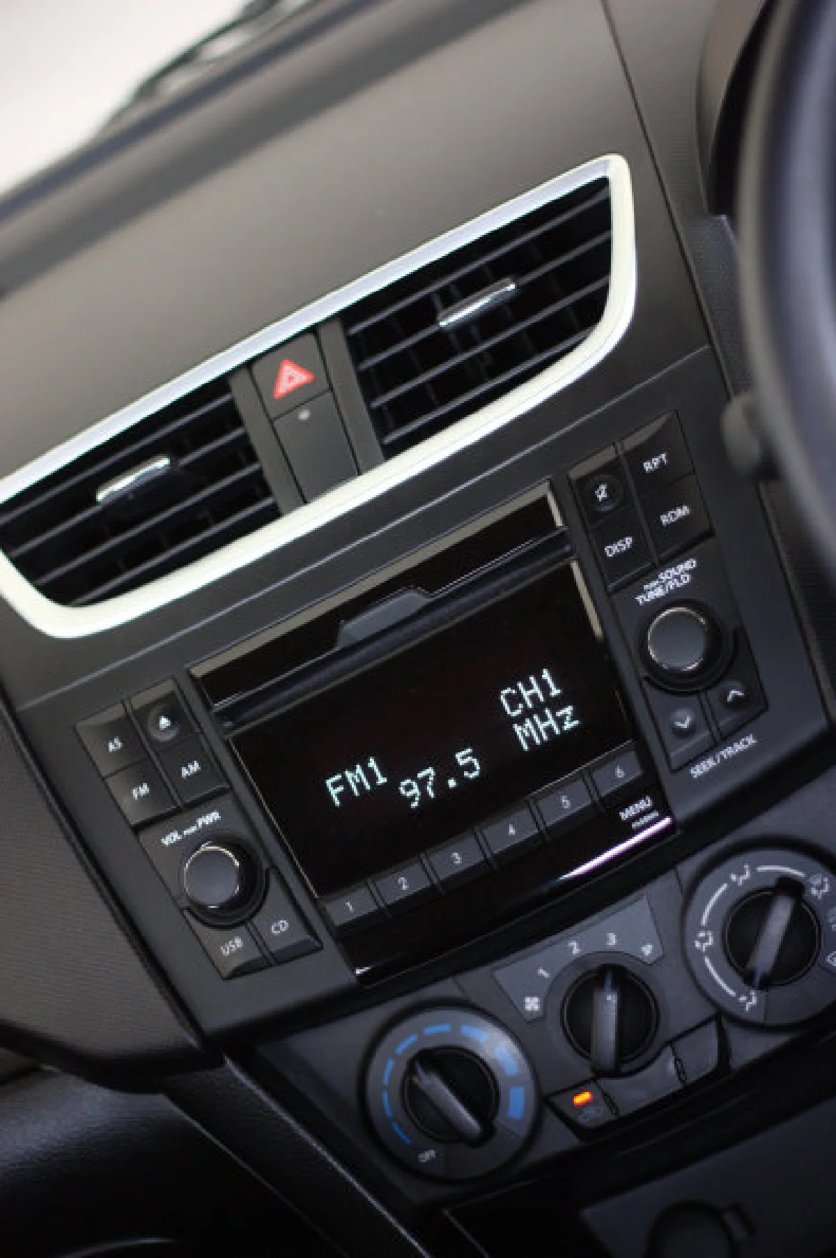 ลองขับ  “ซูซูกิ สวิฟท์” เกียร์ธรรมดา