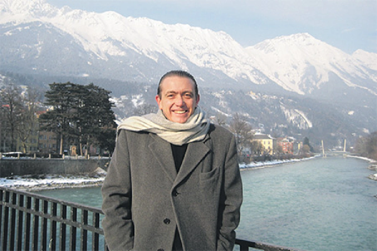 โจนาธาน วิกลีย์ อีสติน ยู แอนด์ ME