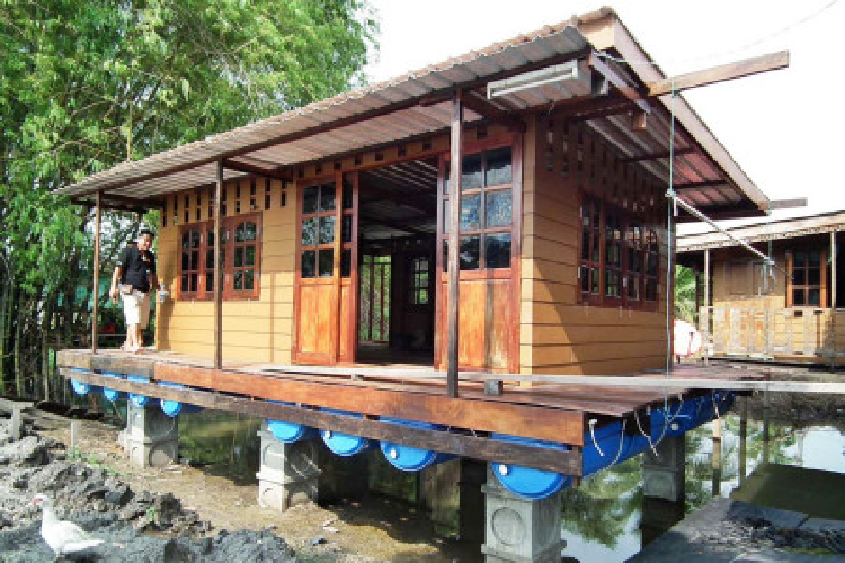 หนุ่มปทุมฯทุ่ม2แสนสร้างบ้านลอยน้ำ หนุ่มปทุมฯทุ่ม2แสนสร้างบ้านลอยน้ำ