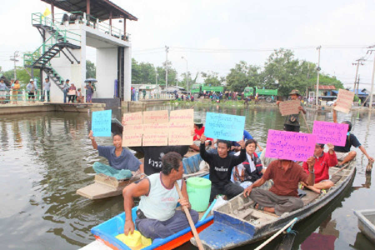 ชาวคลองหกวาจี้กทม.เปิดประตูน้ำเพิ่ม
