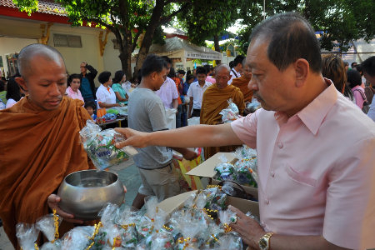 ชาวกาญจน์จัดงานคล้ายวันประสูติสังฆาราช ชาวกาญจน์จัดงานคล้ายวันประสูติสังฆาราช