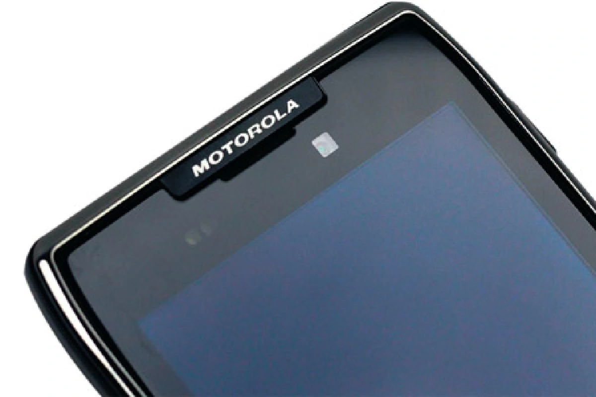 โมโตโรล่า เรเซอร์ แมกซ์ หรูหรา หลากลูกเล่น