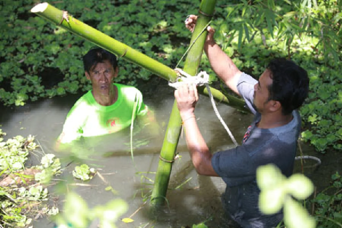 ตร.เพชรบุรีสูบน้ำหาหลักฐานสระไร่หมอสุพัฒน์