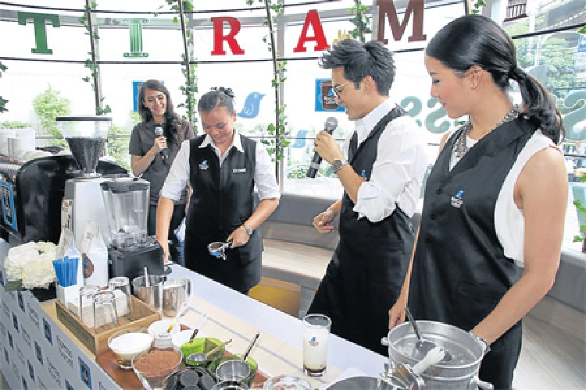ท็อป-แพม ควงคู่โชว์หวานออกสื่อ! เผยเมนูเครื่องดื่มเติมเต็มความสุข