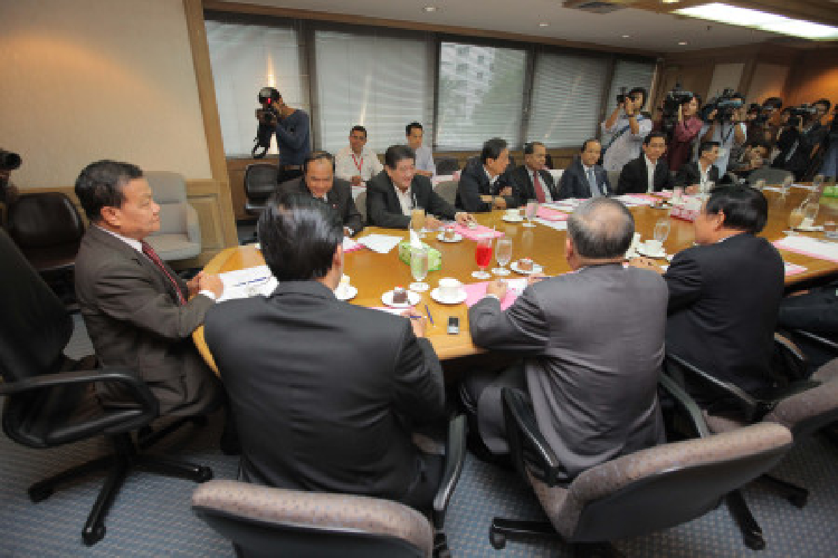 ตั้งวิโรจน์รักษาการหน.พรรคเพื่อไทย ตั้งวิโรจน์รักษาการหน.พรรคเพื่อไทย