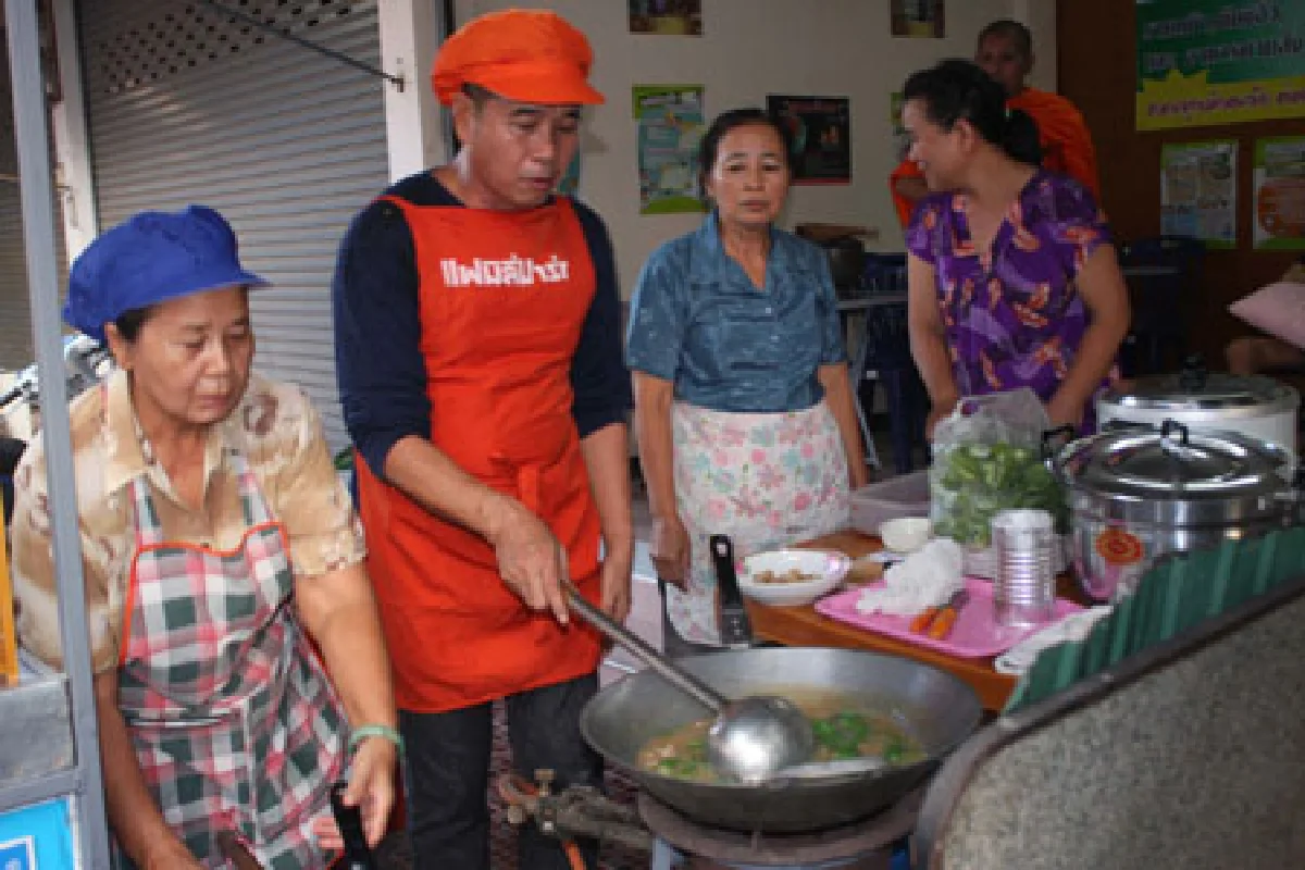พ.ต.ท.สู้ชีวิตขายก๋วยเตี๋ยวหาเงินรักษาลูก