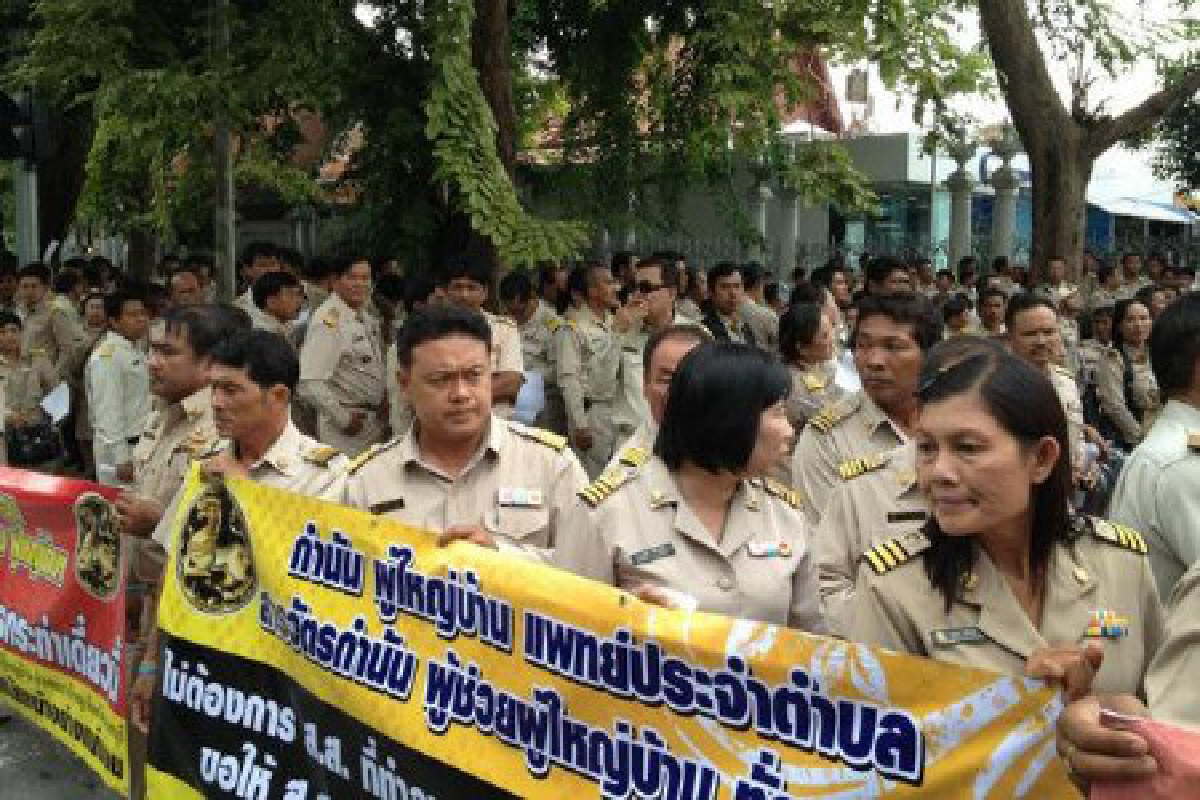 กำนัน25จว.บุกสภาค้านขีดวาระนั่งเก้าอี้5ปี กำนัน25จว.บุกสภาค้านขีดวาระนั่งเก้าอี้5ปี