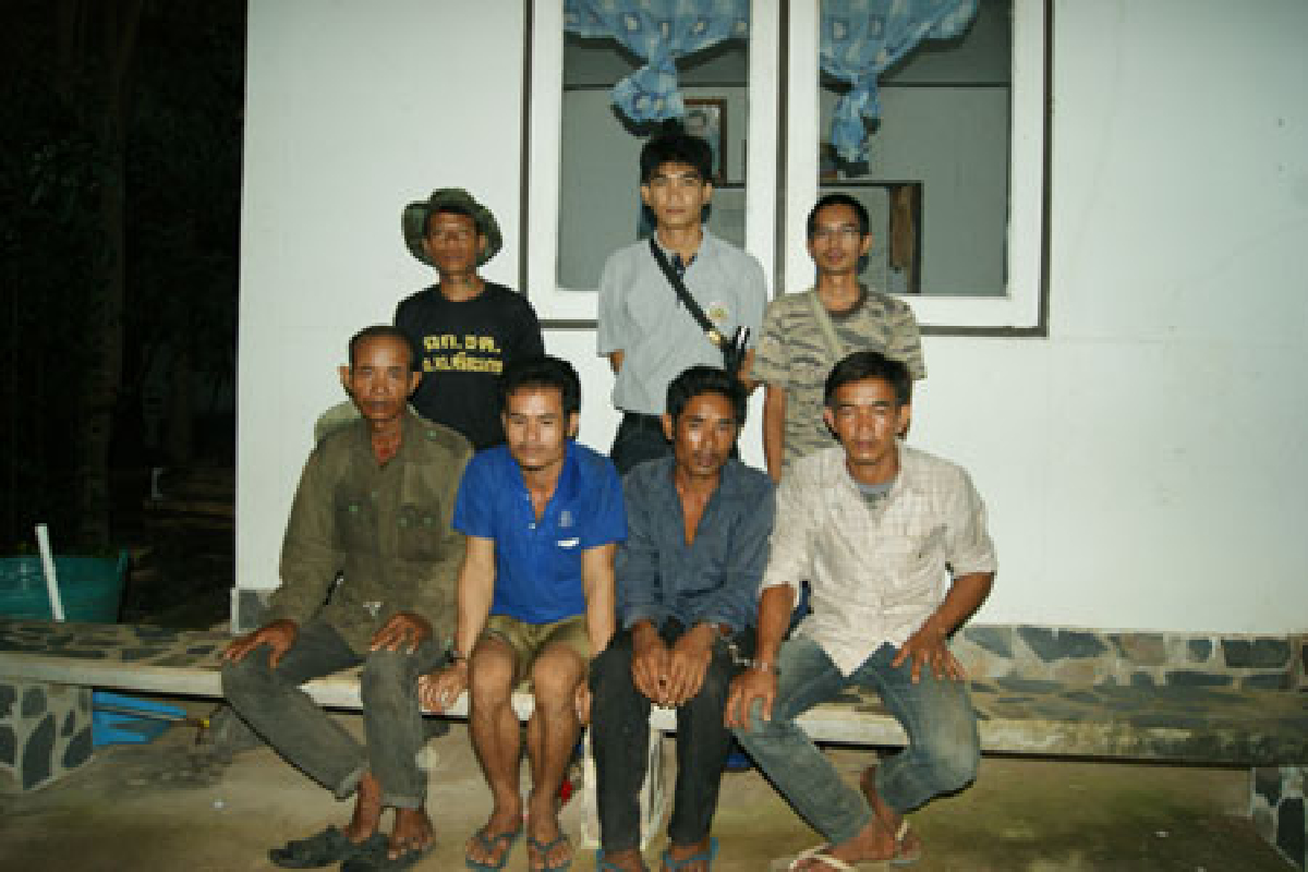 จับ 4 เขมรลอบตัดไม้พะยูง จับ 4 เขมรลอบตัดไม้พะยูง