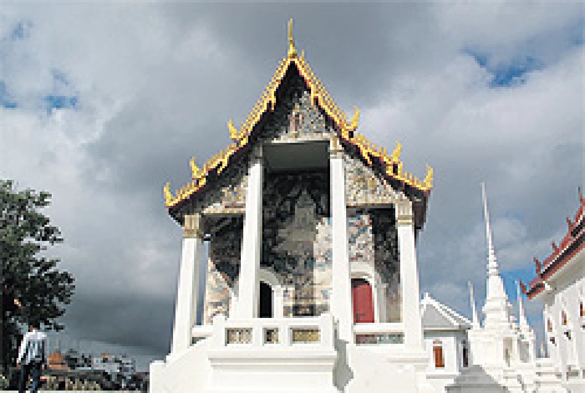 วัดอุโปสถาราม ศาสนสถานที่หน้ากราบไหว้บูชา แห่งสะแกกรัง