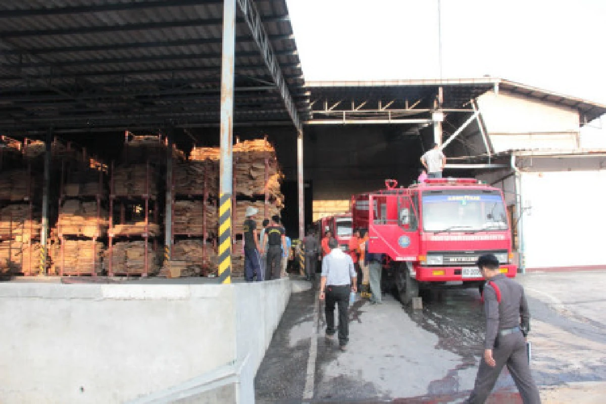 ไฟไหม้โรงเก็บยางแผ่นอุดรฯ