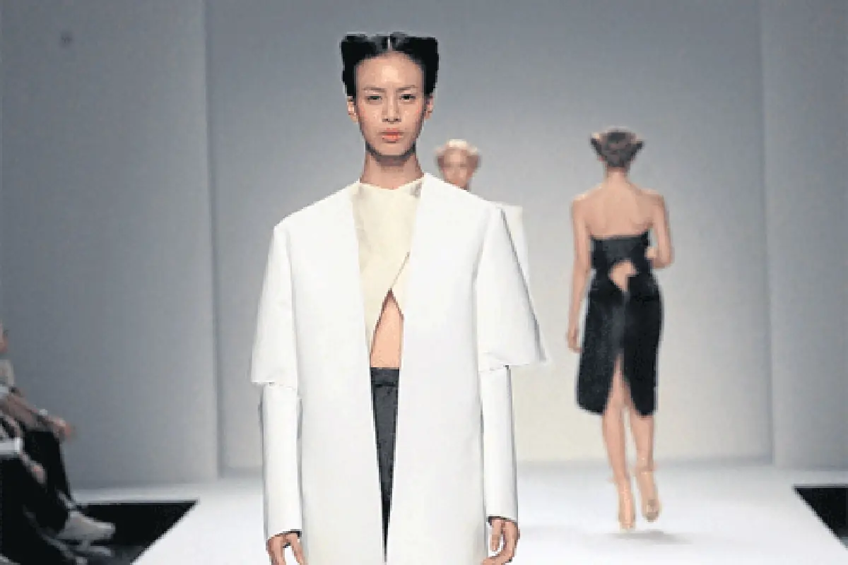‘ฟินต่อเนื่องวันที่สาม’ EllE Fashion Week 2012 Autumn/Winter at Central World
