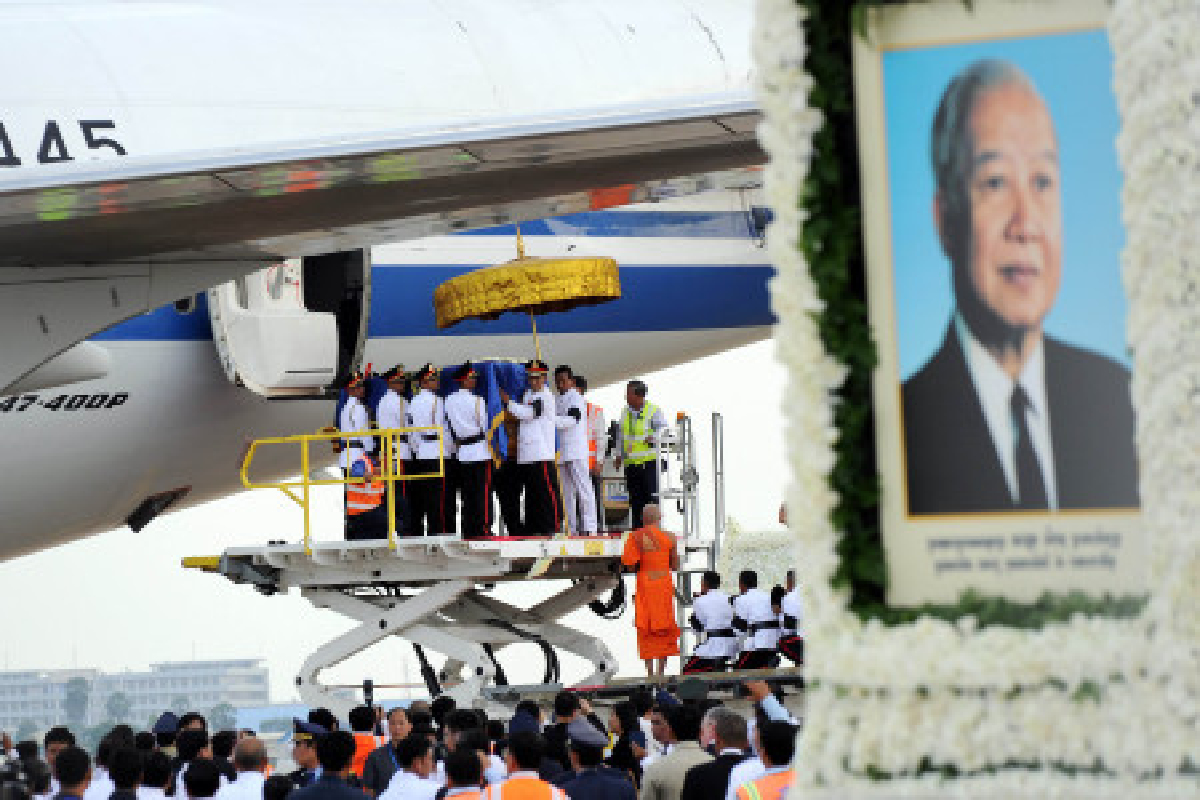 อัญเชิญพระบรมศพสมเด็จสีหนุถึงกัมพูชา อัญเชิญพระบรมศพสมเด็จสีหนุถึงกัมพูชา