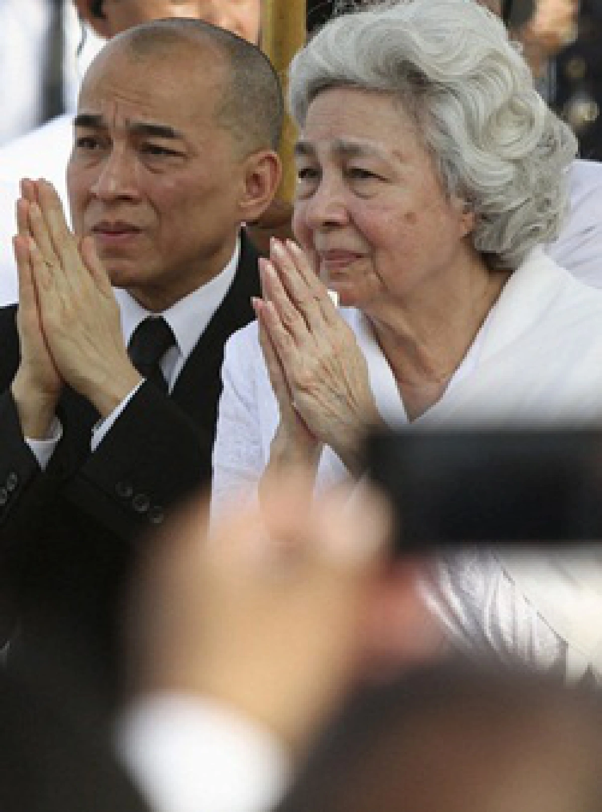 Cambodians welcome home Sihanouk