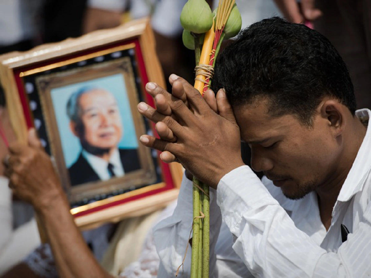 Cambodians welcome home Sihanouk