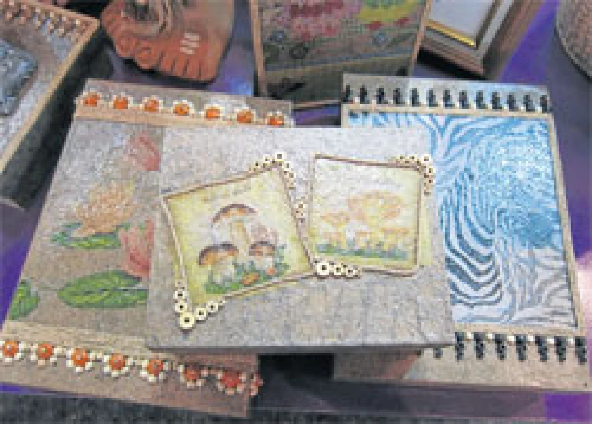 ของแต่งสวยทำด้วยผักตบชวา