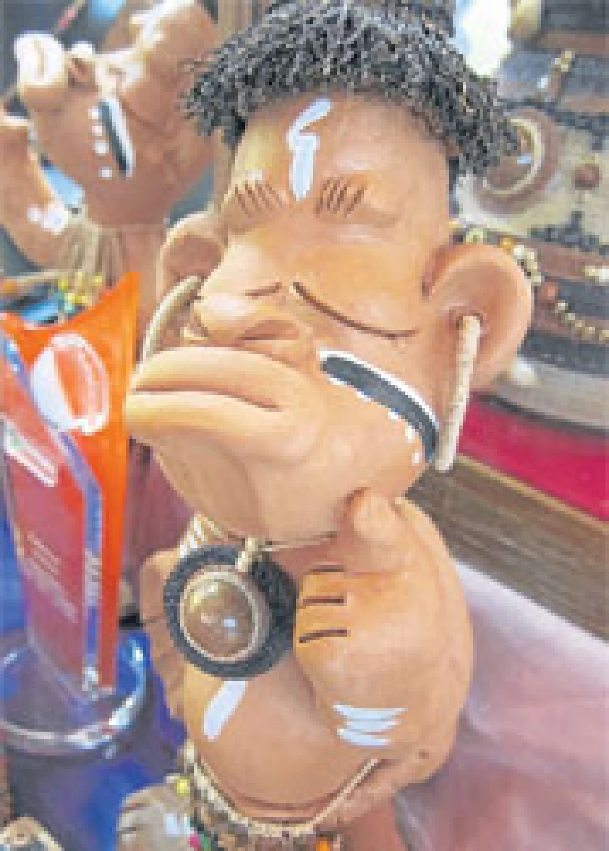 ของแต่งสวยทำด้วยผักตบชวา